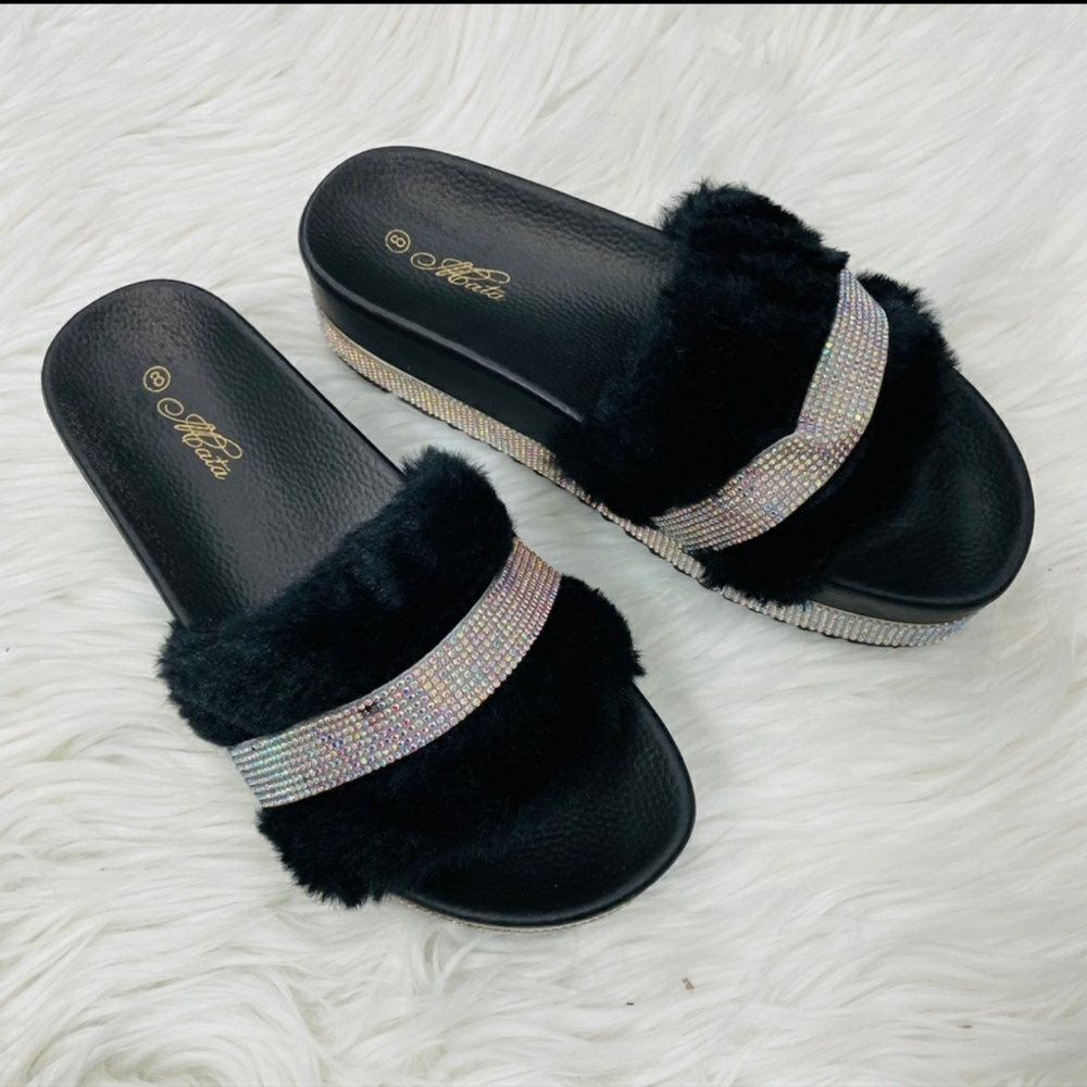 ‼️CLEARANCE PRICE FIRM‼️Black Faux Fur Rhinestone Platform Sandal🔥 - Picture 4 of 6